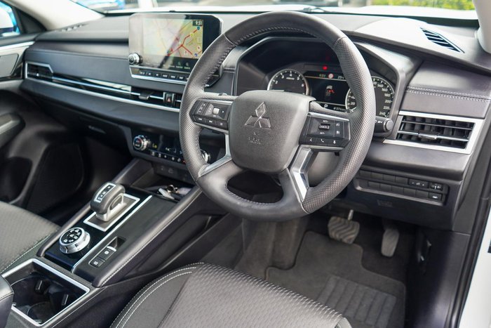 2023 Mitsubishi Outlander LS