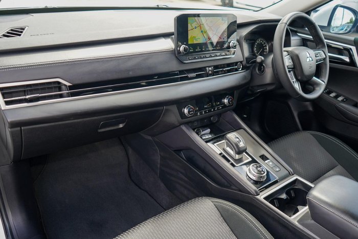 2023 Mitsubishi Outlander LS