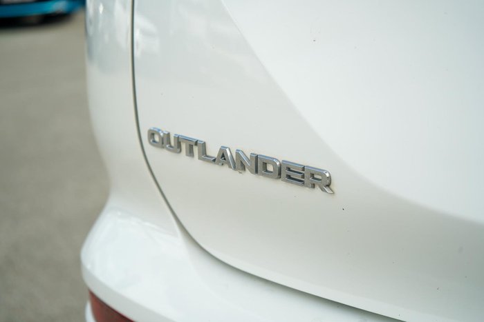 2023 Mitsubishi Outlander LS