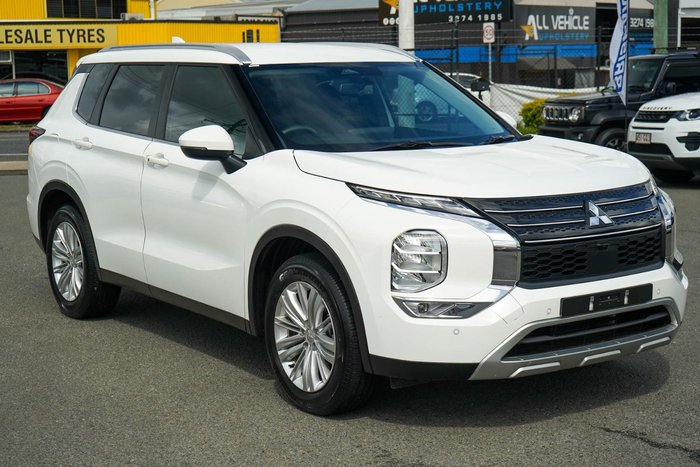 2023 Mitsubishi Outlander LS