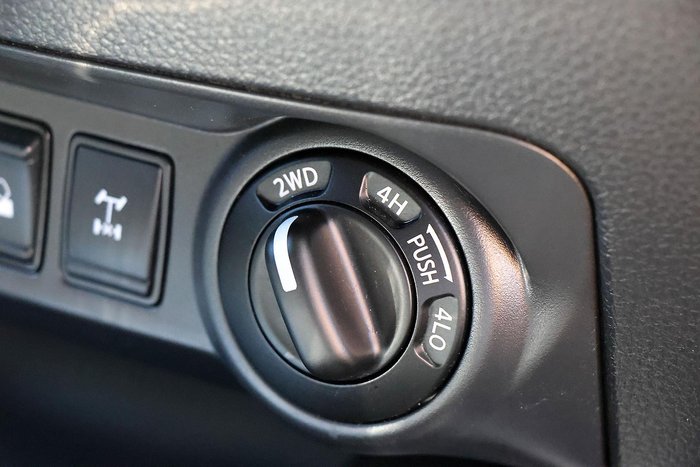 2023 Nissan Navara ST-X