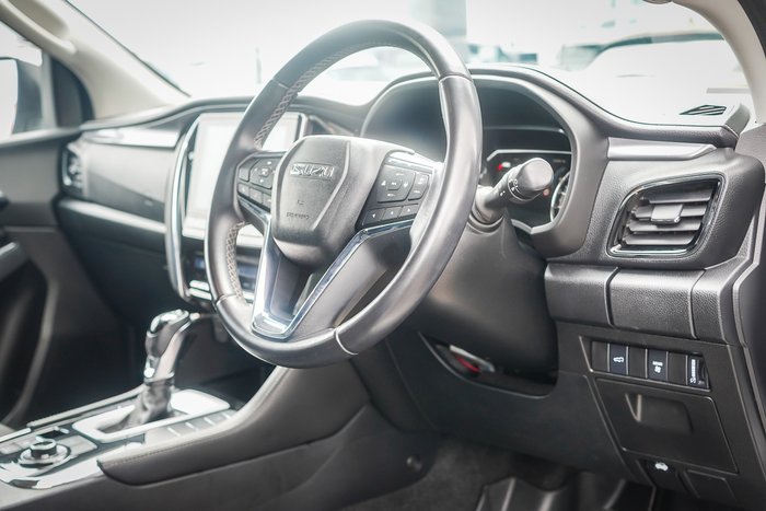 2022 Isuzu MU-X LS-U