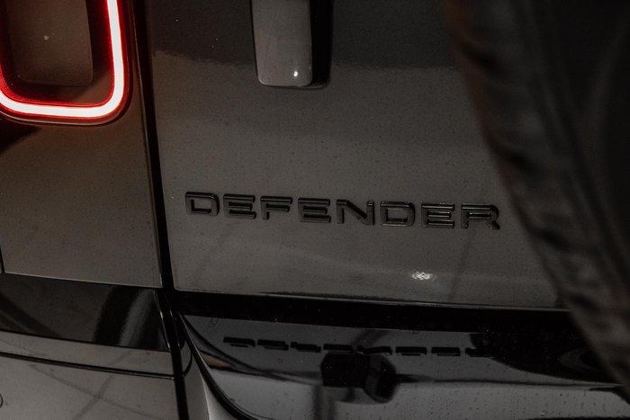 2026 Land Rover Defender 110 P425 X-Dynamic SE