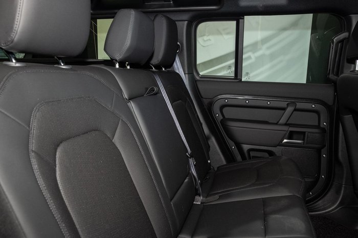 2026 Land Rover Defender 110 P425 X-Dynamic SE