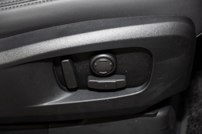 2026 Land Rover Defender 110 P425 X-Dynamic SE