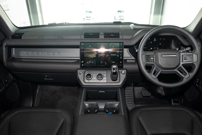 2026 Land Rover Defender 110 P425 X-Dynamic SE