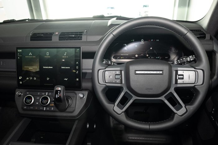 2026 Land Rover Defender 110 P425 X-Dynamic SE