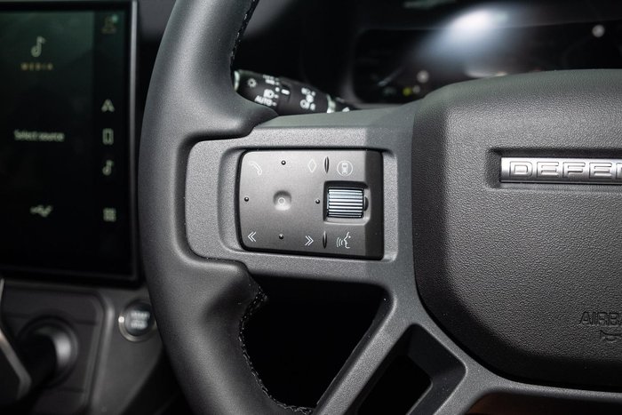 2026 Land Rover Defender 110 P425 X-Dynamic SE