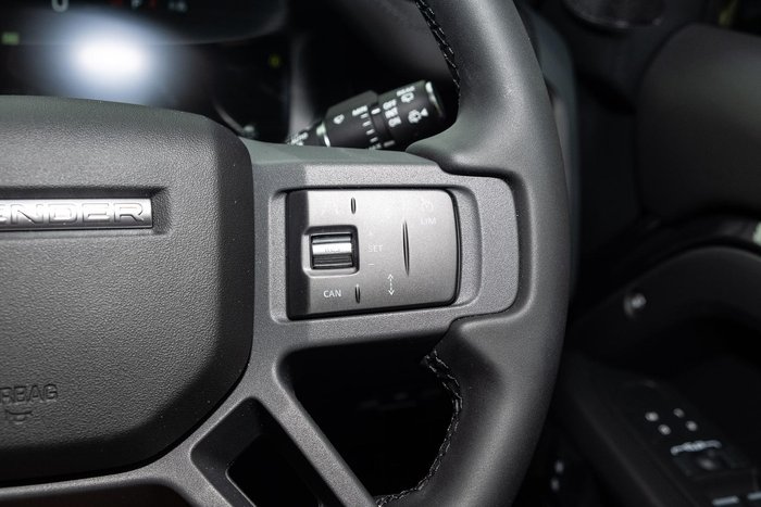 2026 Land Rover Defender 110 P425 X-Dynamic SE