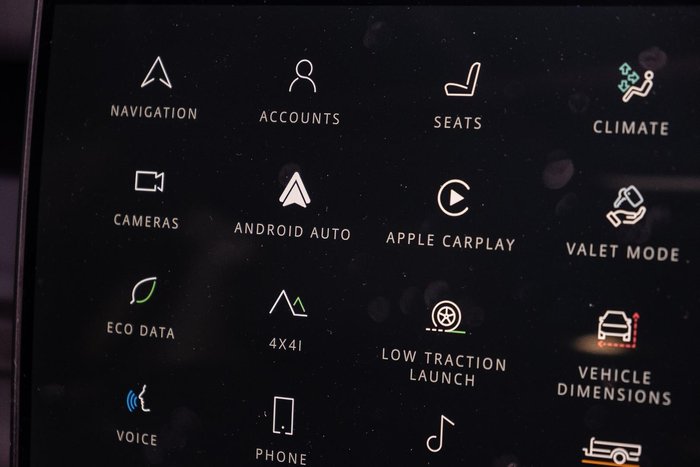 2026 Land Rover Defender 110 P425 X-Dynamic SE