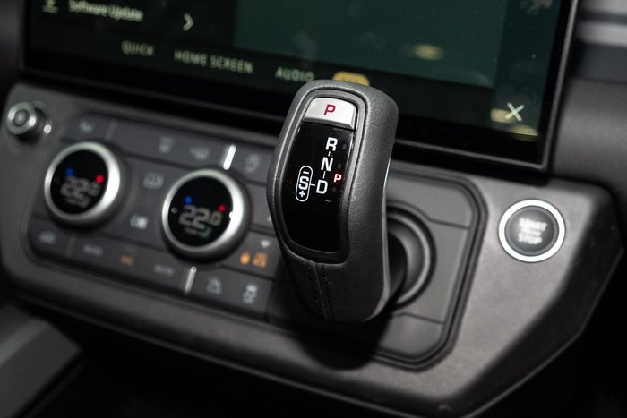 2026 Land Rover Defender 110 P425 X-Dynamic SE