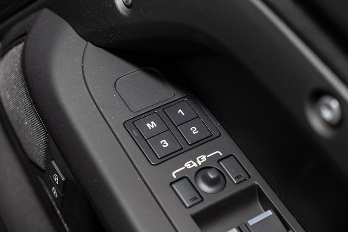 2026 Land Rover Defender 110 P425 X-Dynamic SE