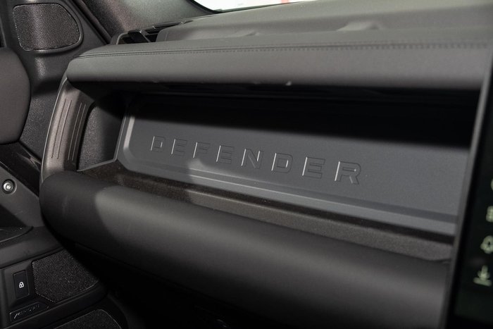 2026 Land Rover Defender 110 P425 X-Dynamic SE