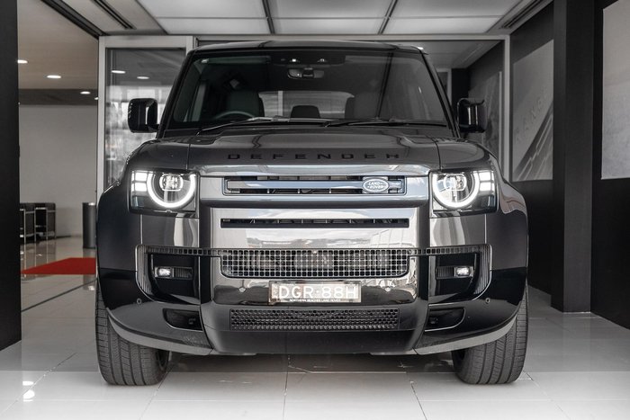 2026 Land Rover Defender 110 P425 X-Dynamic SE