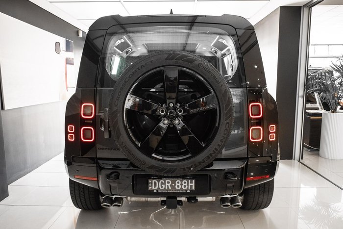 2026 Land Rover Defender 110 P425 X-Dynamic SE