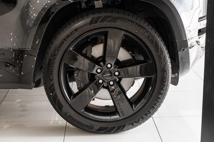 2026 Land Rover Defender 110 P425 X-Dynamic SE