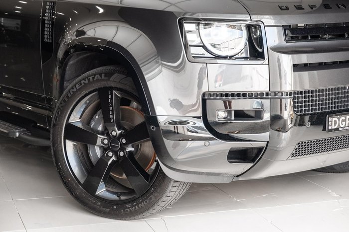 2026 Land Rover Defender 110 P425 X-Dynamic SE