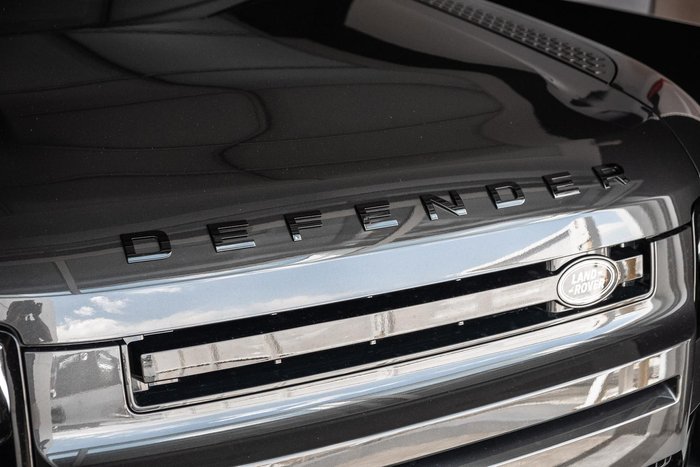 2026 Land Rover Defender 110 P425 X-Dynamic SE