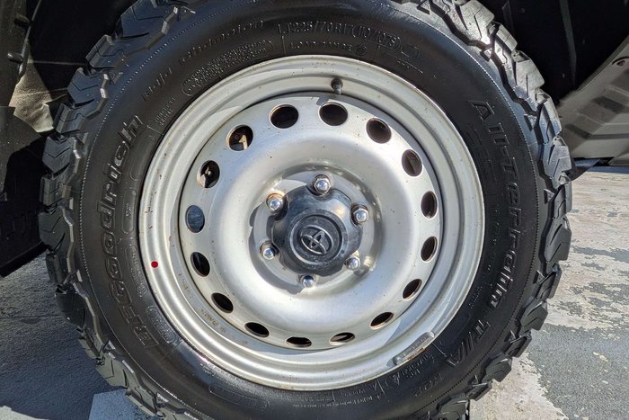 2020 Toyota Hilux SR