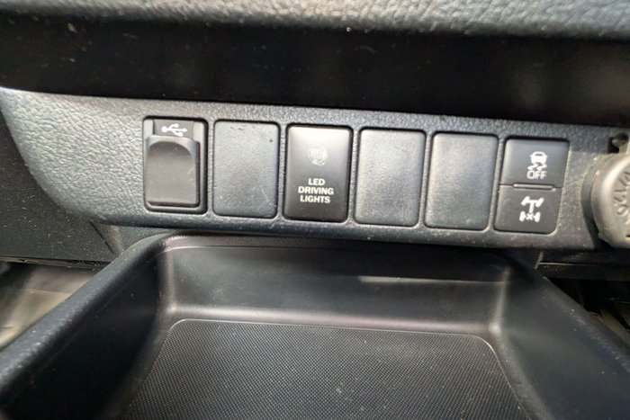 2020 Toyota Hilux SR