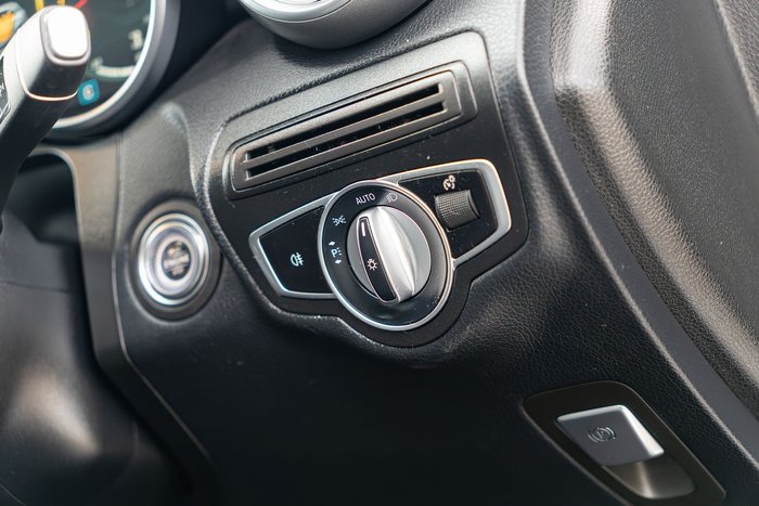 2019 Mercedes-Benz GLC-Class GLC300