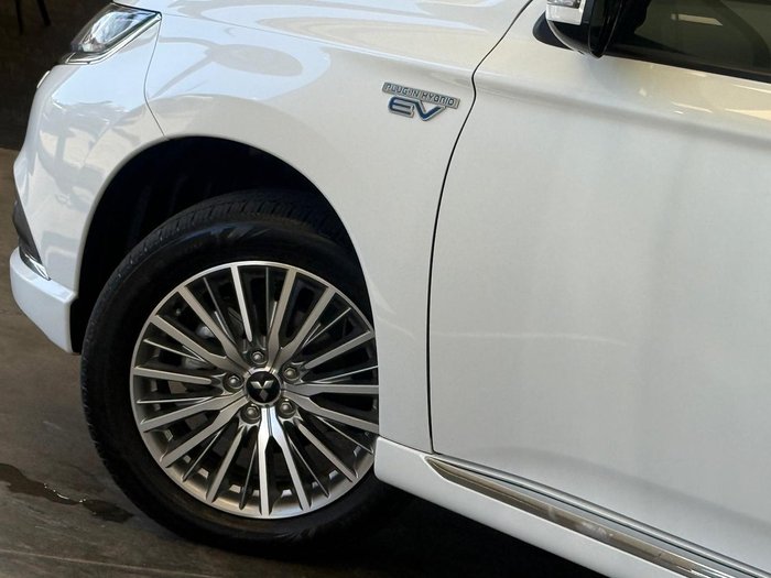 2020 Mitsubishi Outlander PHEV ES ADAS