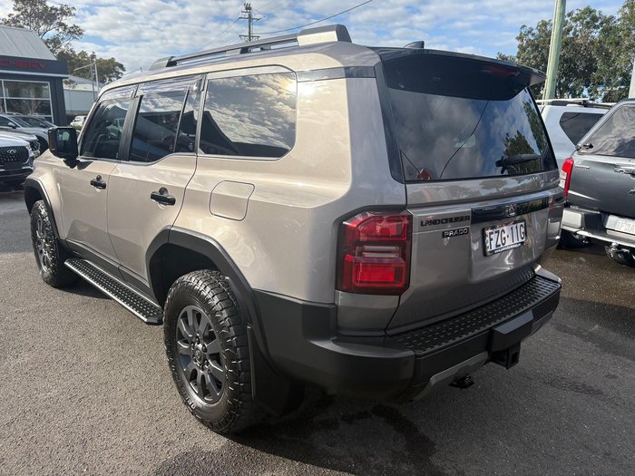 2024 Toyota Landcruiser Prado Altitude