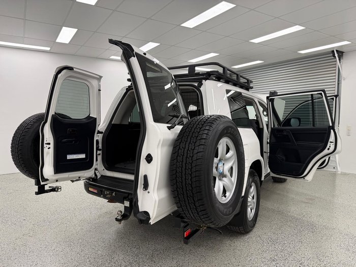 2020 Toyota Landcruiser GX VDJ200R 4X4 Dual Range Glacier White