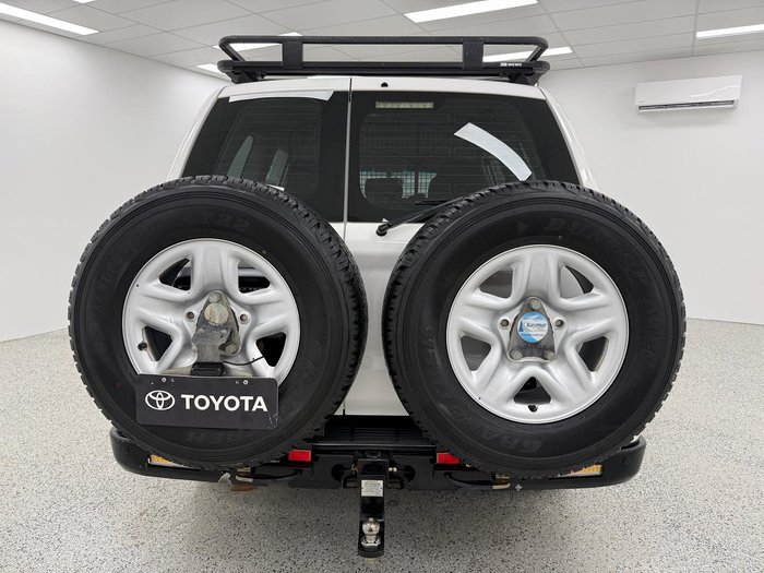 2020 Toyota Landcruiser GX VDJ200R 4X4 Dual Range Glacier White