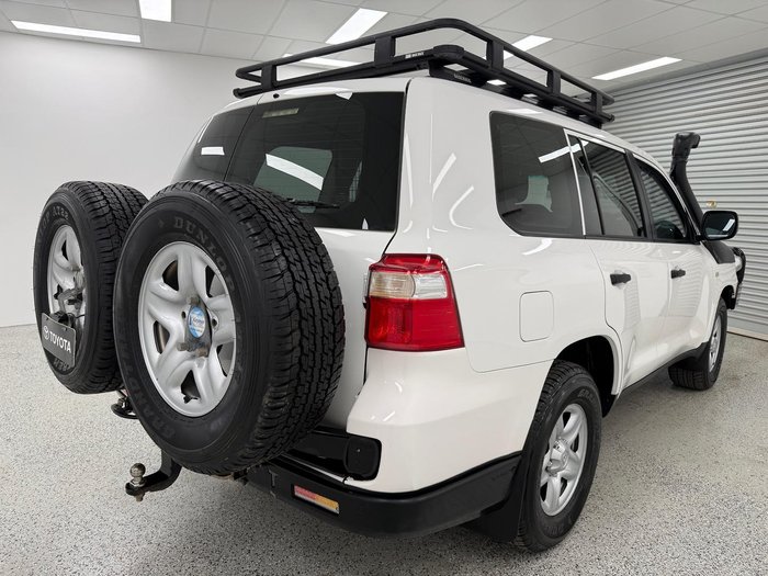 2020 Toyota Landcruiser GX VDJ200R 4X4 Dual Range Glacier White