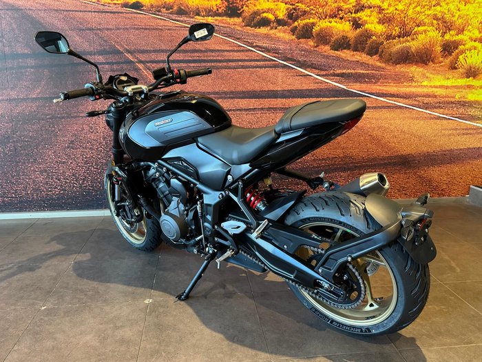 2025 Triumph Trident 800 Trident Black