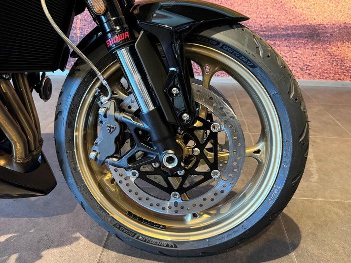 2025 Triumph Trident 800 Trident Black