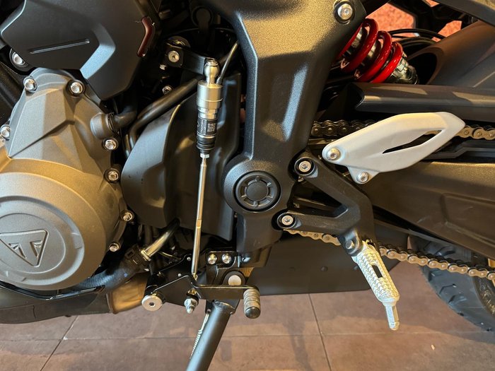 2025 Triumph Trident 800 Trident Black