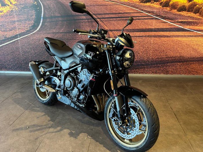 2025 Triumph Trident 800 Trident Black
