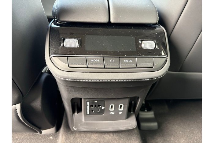 2025 LDV D90 Executive