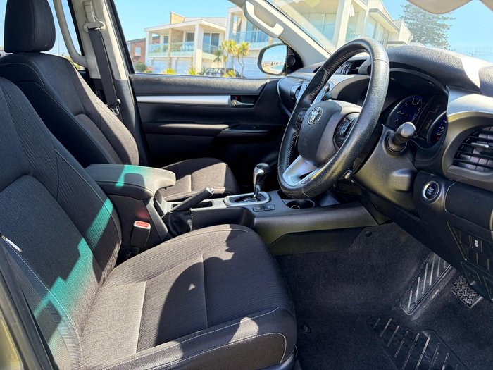 2015 Toyota Hilux SR5