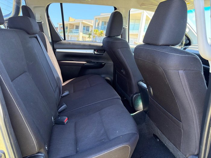 2015 Toyota Hilux SR5