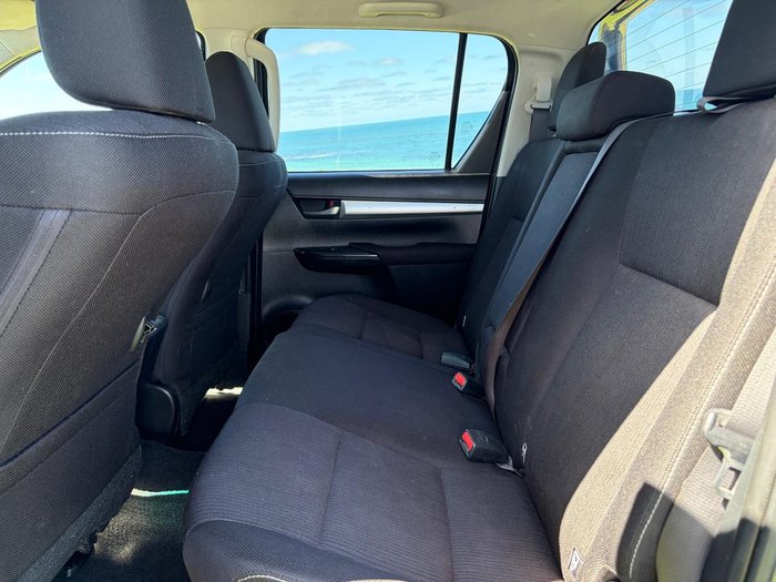 2015 Toyota Hilux SR5