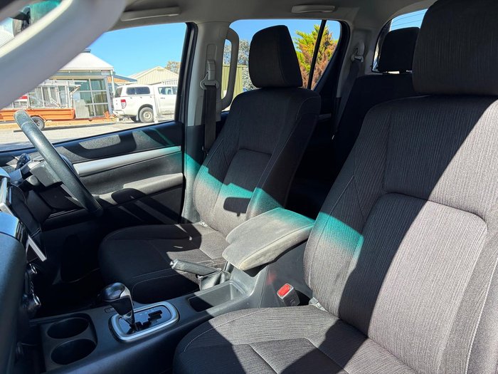 2015 Toyota Hilux SR5
