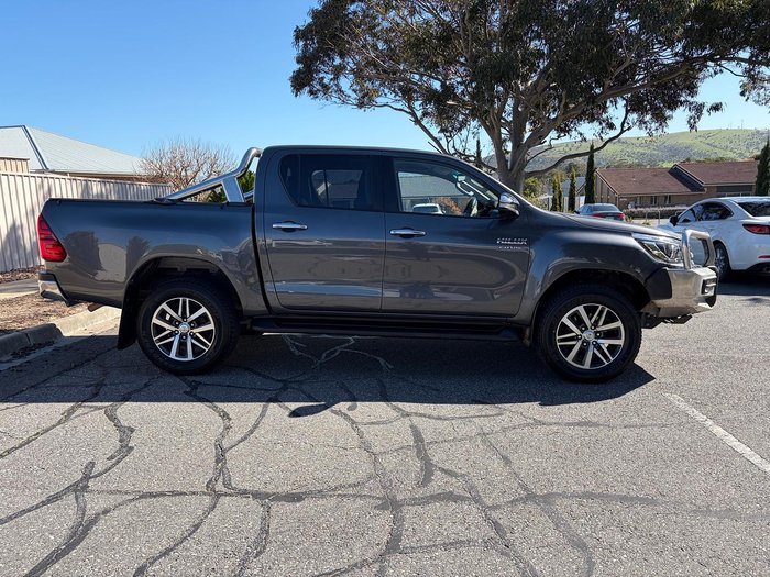 2015 Toyota Hilux SR5
