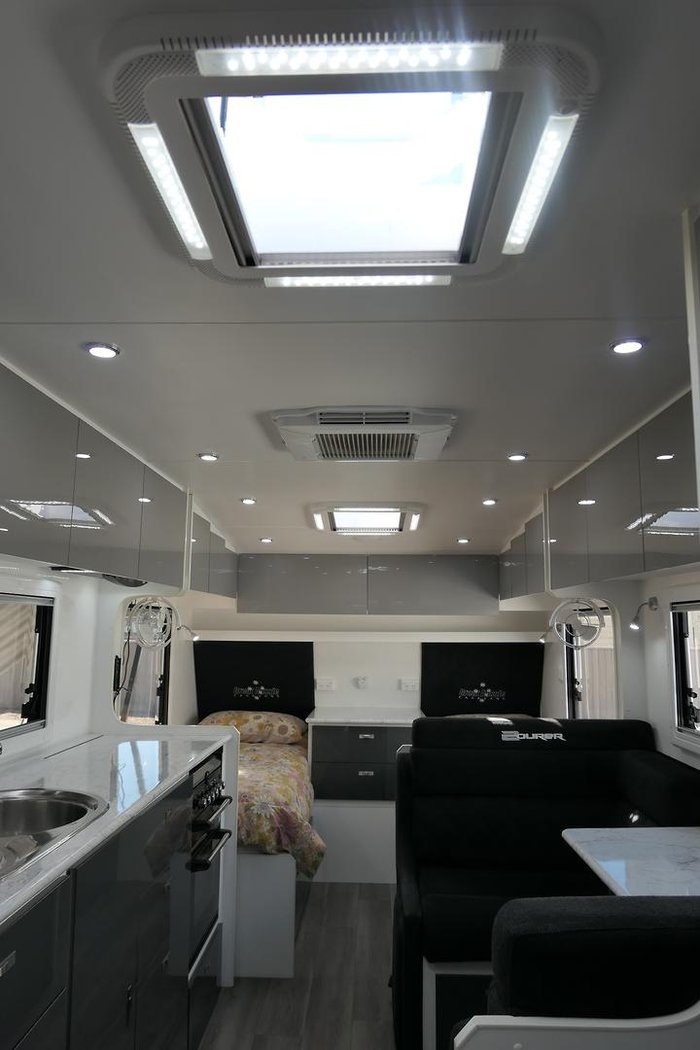 2021 GREAT AUSSIE 2OURER SINGLE BEDS