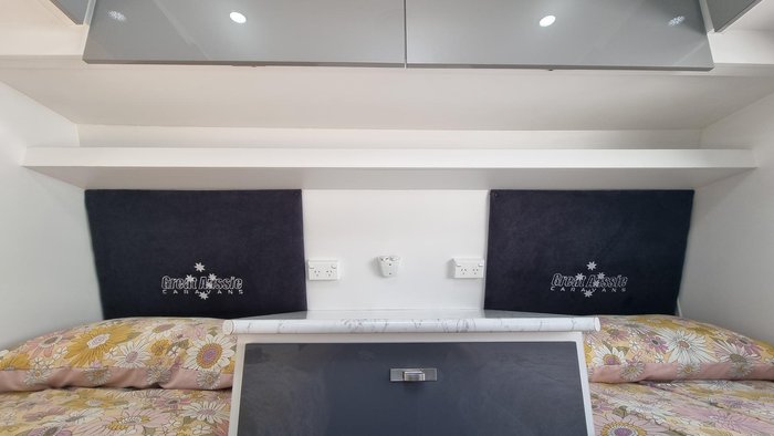 2021 GREAT AUSSIE 2OURER SINGLE BEDS