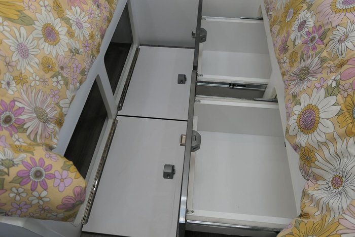 2021 GREAT AUSSIE 2OURER SINGLE BEDS