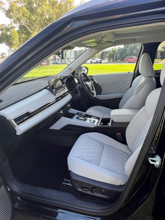 2025 Mitsubishi Outlander PHEV Exceed