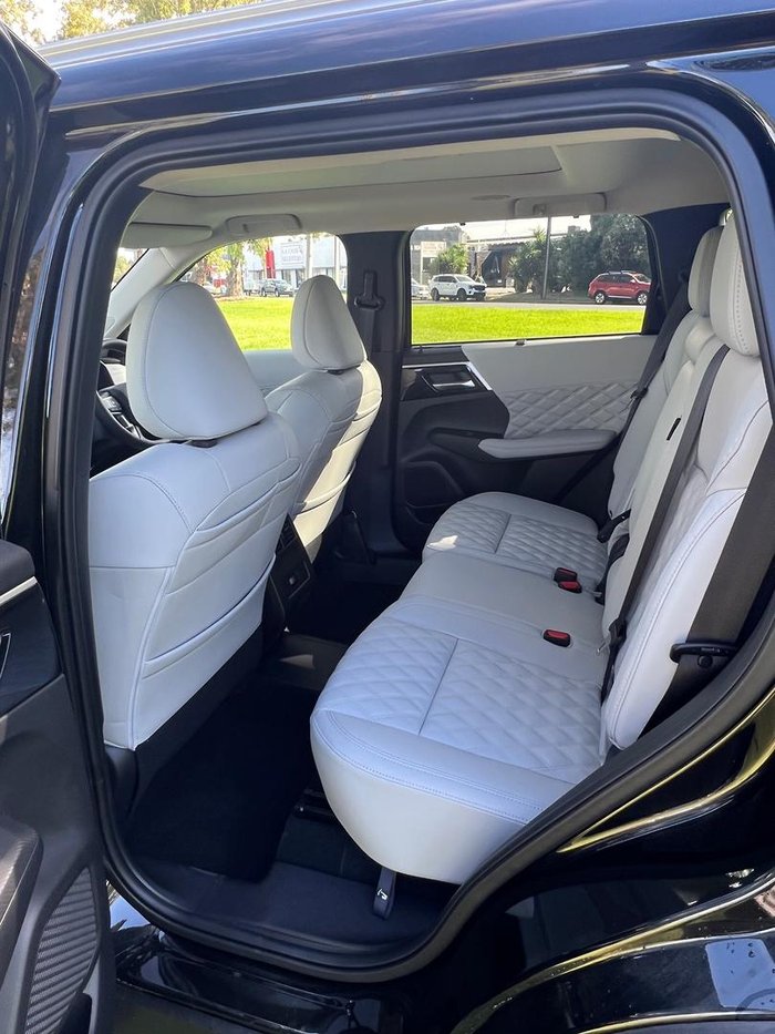 2025 Mitsubishi Outlander PHEV Exceed