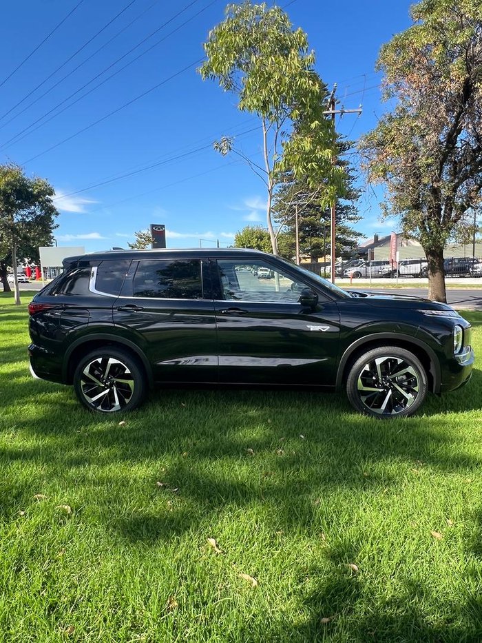 2025 Mitsubishi Outlander PHEV Exceed