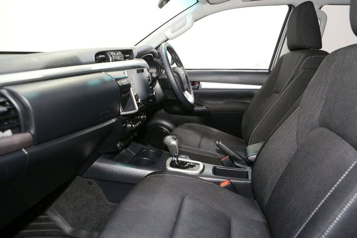 2020 Toyota Hilux SR5