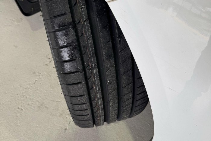 2017 Hyundai Veloster FS5 Series II White Crystal