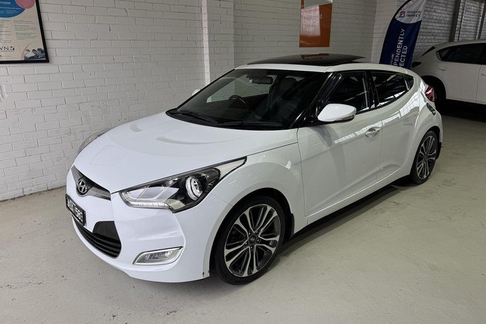 2017 Hyundai Veloster FS5 Series II White Crystal