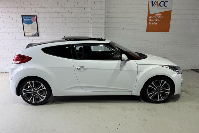2017 Hyundai Veloster FS5 Series II White Crystal
